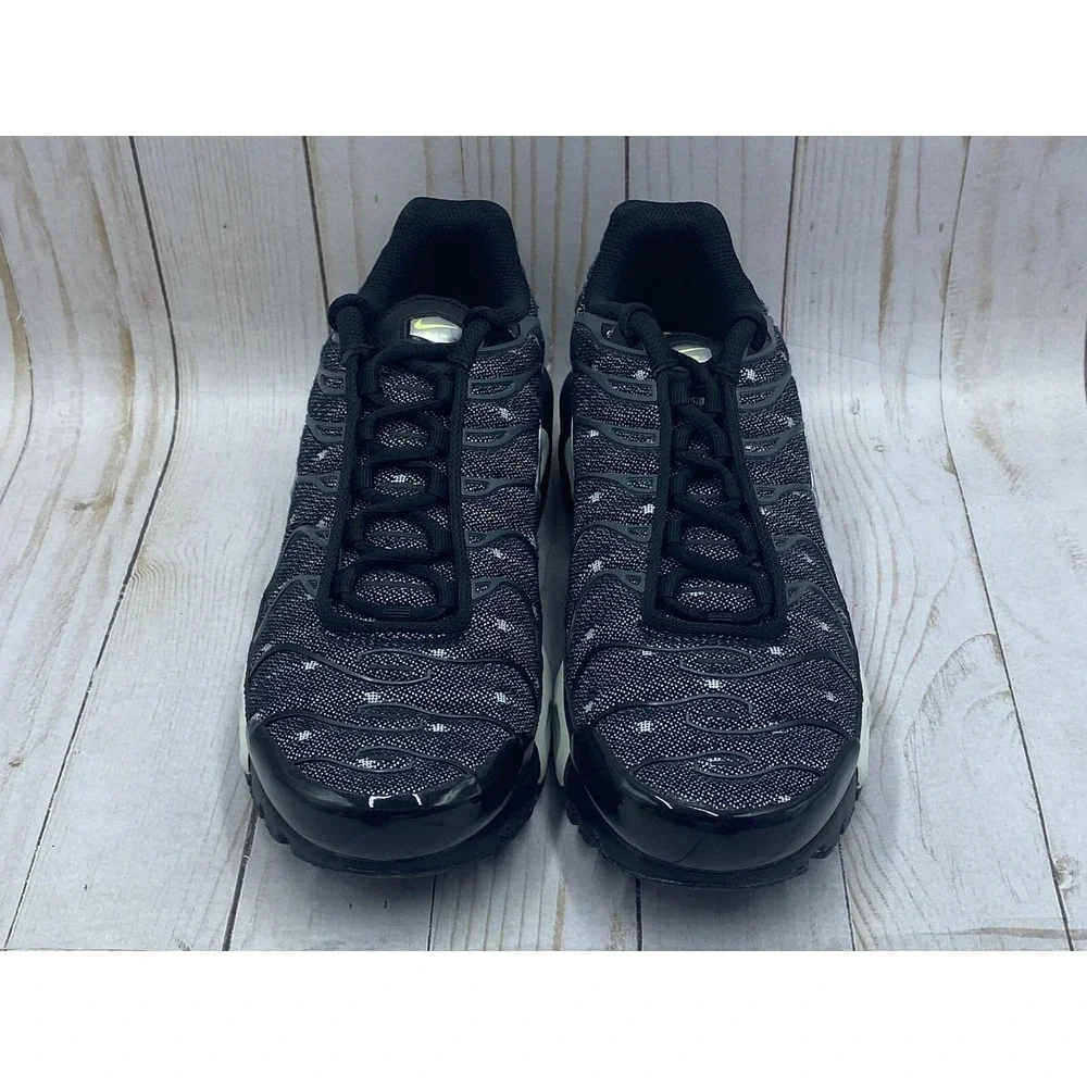 Nike Air Max Plus‎ SE Black Chrome Size 7 DM7570‑001